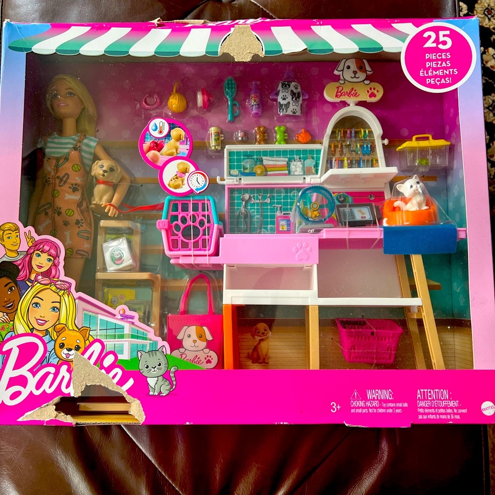 Barbie Doll and Pet Boutique Playset with 4 Pets, Color-Changing Grooming